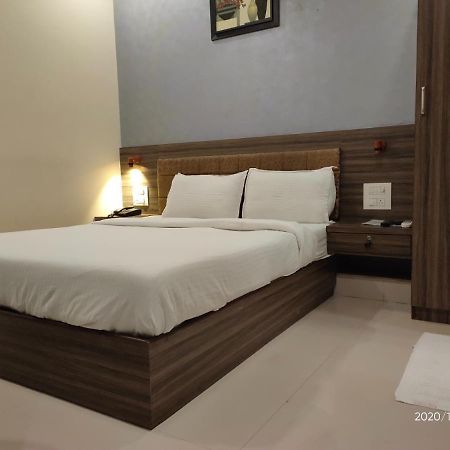 Orange International-Santacruz Hotel Мумбай Екстериор снимка