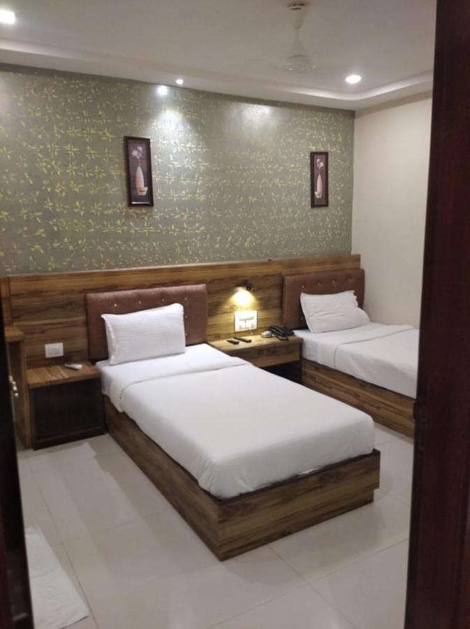 Orange International-Santacruz Hotel Мумбай Екстериор снимка